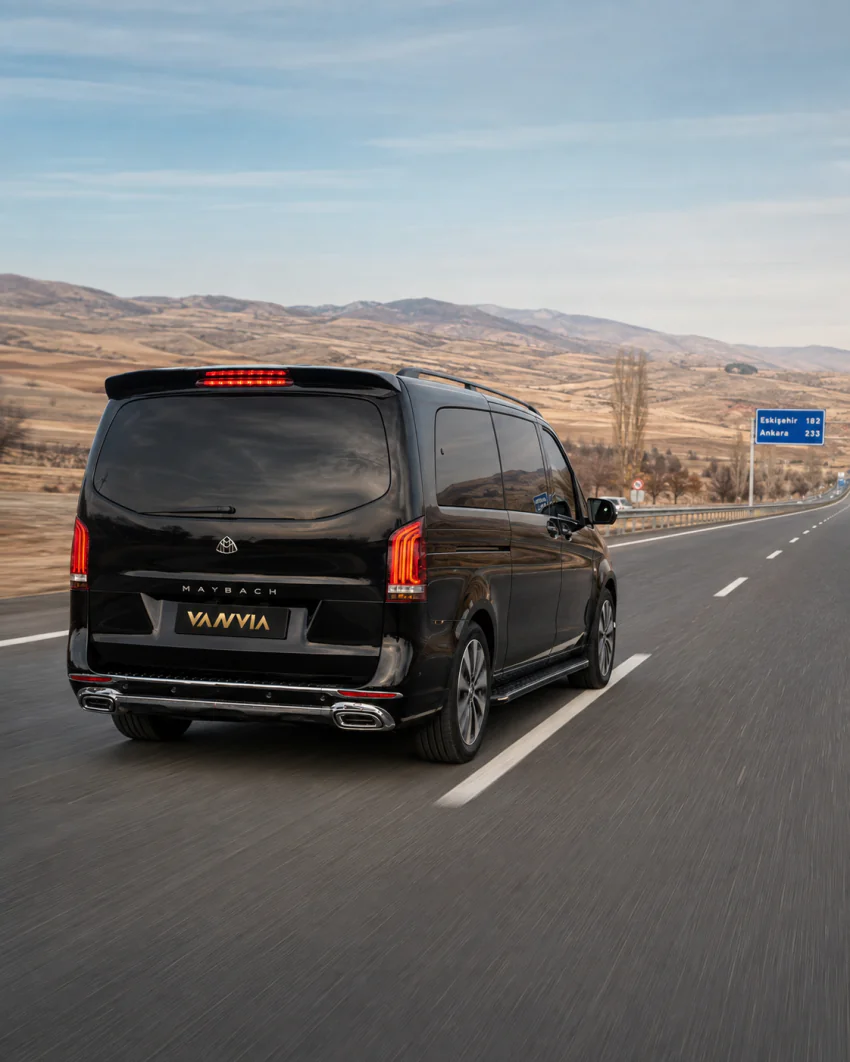 Der Mercedes-Benz Vito VIP auf der Straße ins Landesinnere zur anatolischen Hochebene