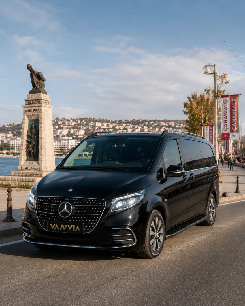 Ein Mercedes-Benz Vito VIP entlang der Uferpromenade von Çanakkale